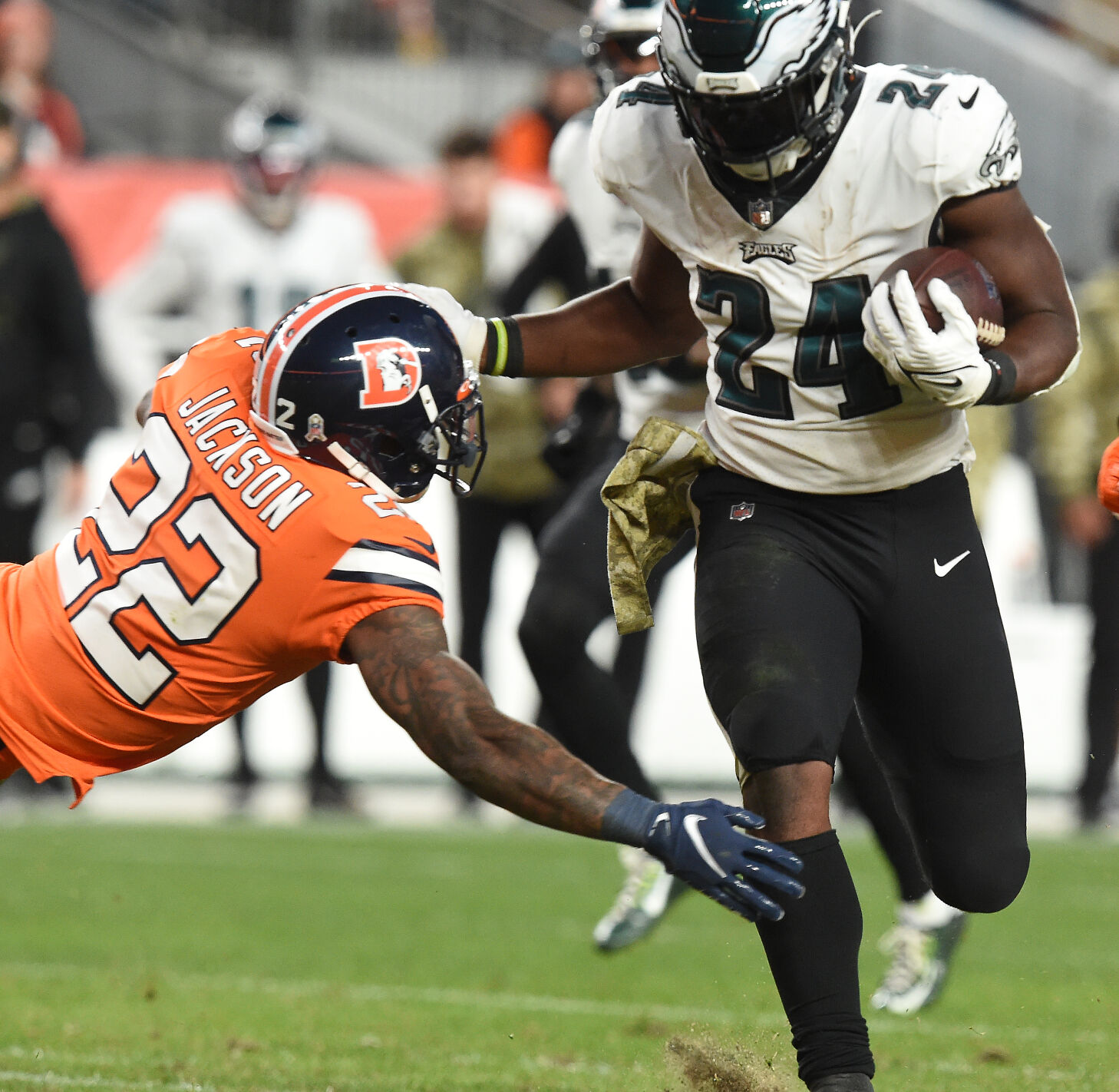 111521k-s-broncos-eagles 13.JPG